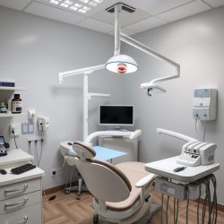 Laboratório moderno para conserto de prótese na OdontoGama