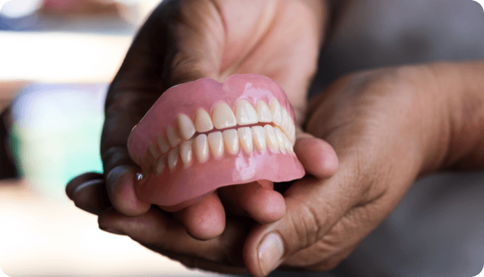 Prótese Dentária Quebrada? Saiba o Que Fazer e Onde Buscar Ajuda Especializada